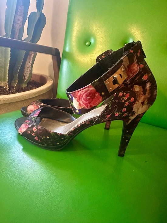 Impo Shoes - Impo Floral Ankle-Strap Mid Heel Sandals - Black with Pink Rose Print